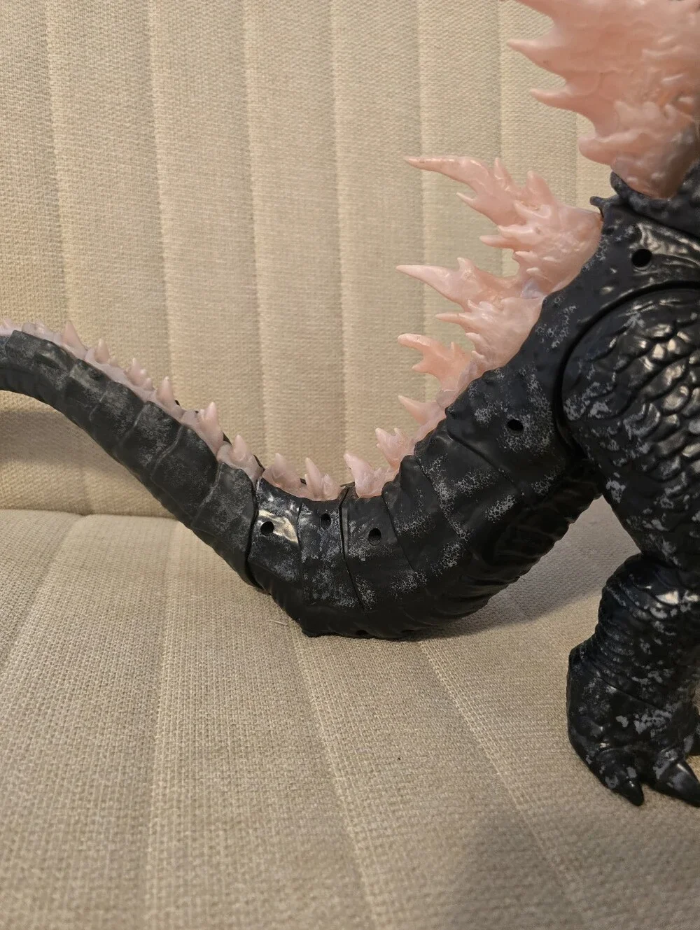 Jada Toys Godzilla Remote Control Figure 2.4GHz Light-Up Mouth MPN 34994 *read